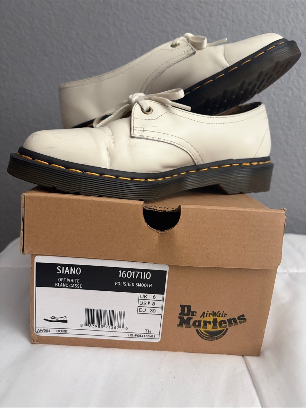 Dr. Martens Off White 3-Eye Siano Leather Derby